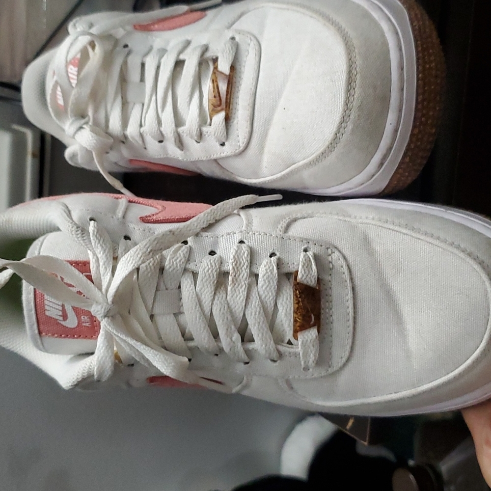 Sneakers - Picture 3 of 6